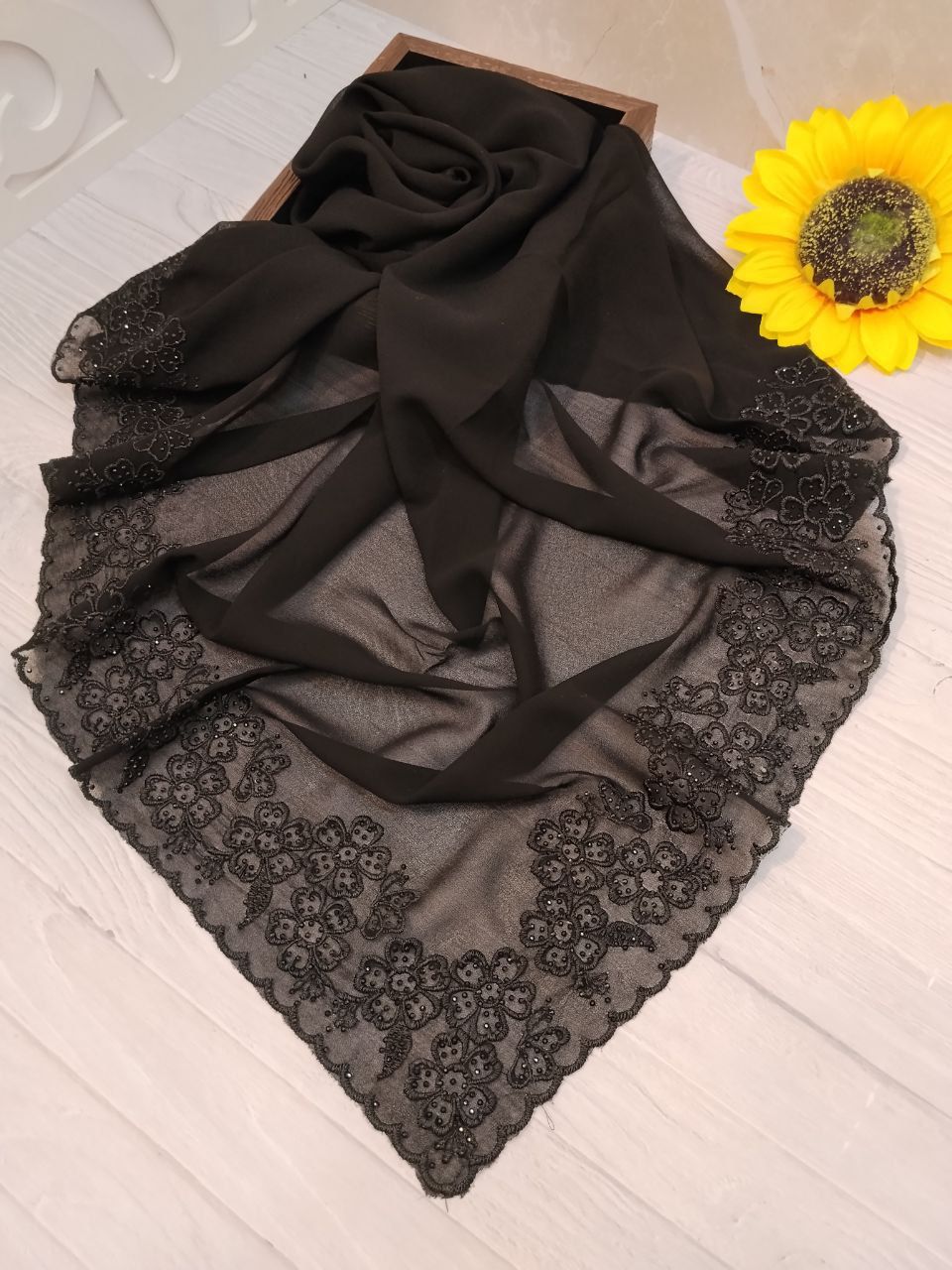 روسری حاشیه کرپ گلدوزی قواره ۱۲۰