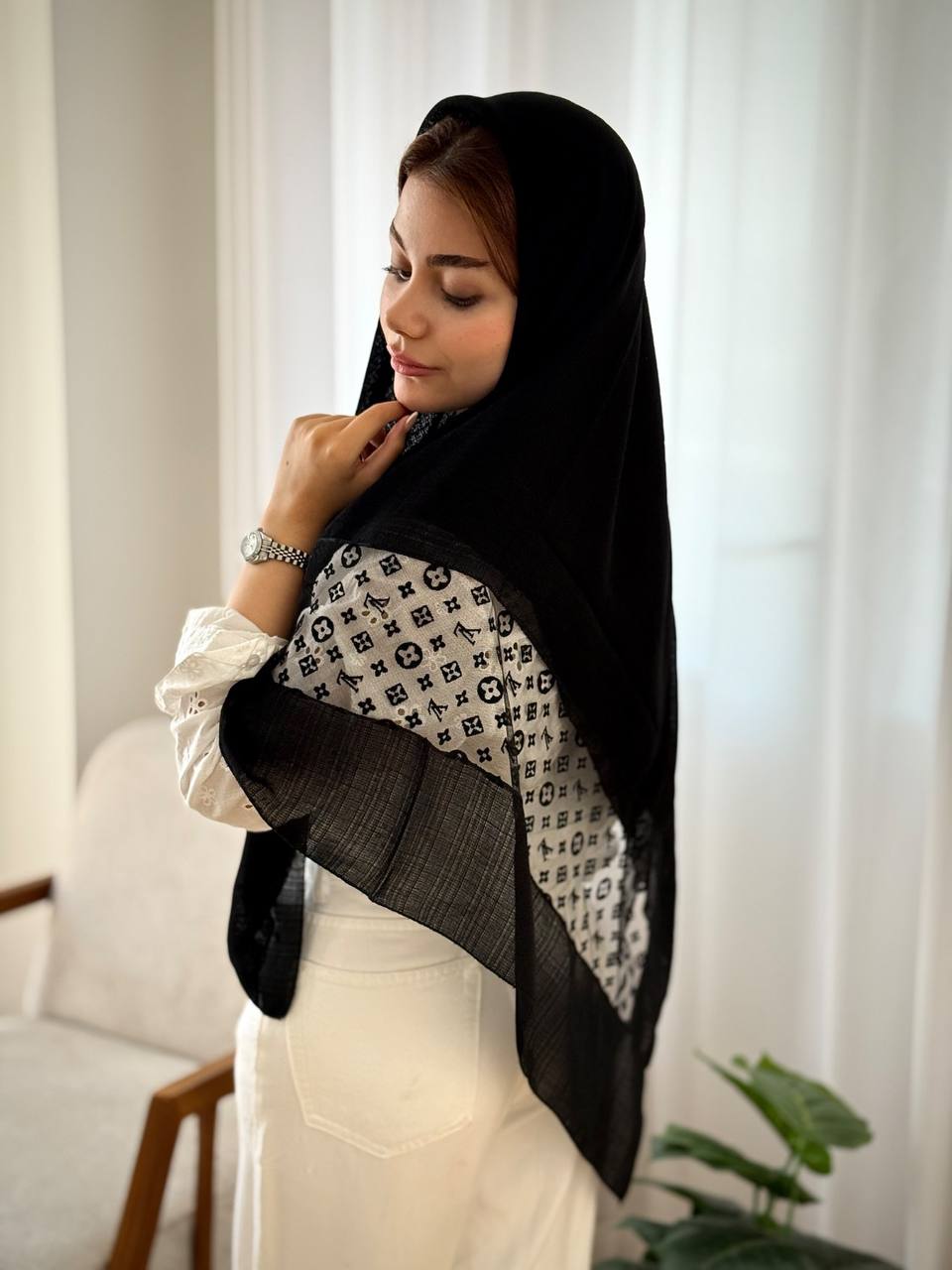 روسری مشكی مزونی قواره ۱۴۰