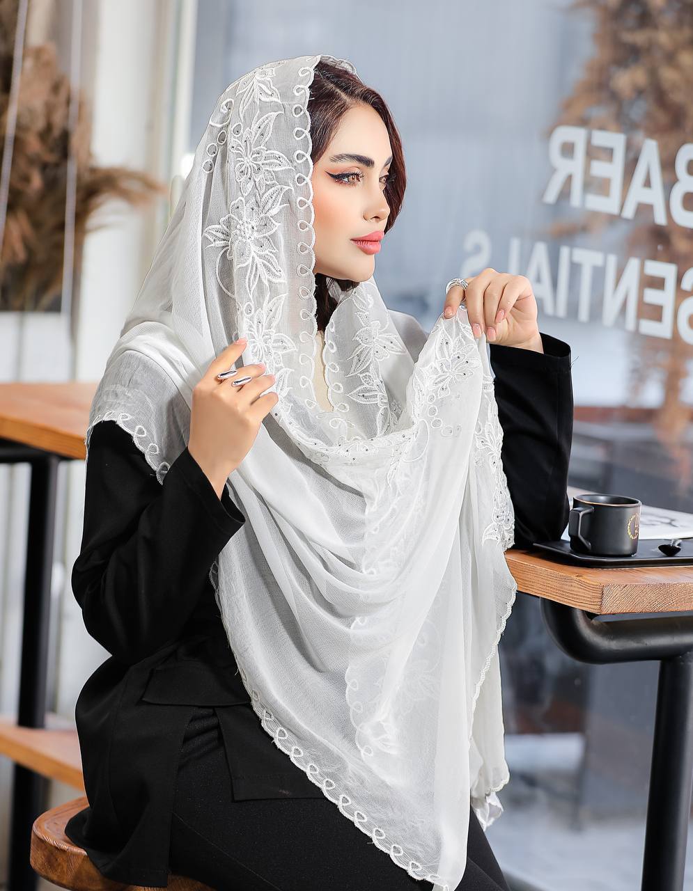 شال کرپ گلدوزی مجلسی سفید زنانه