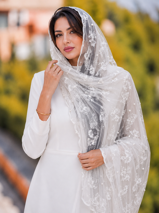 شال حریر مجلسی زنانه مروارید دار مدل پروانه