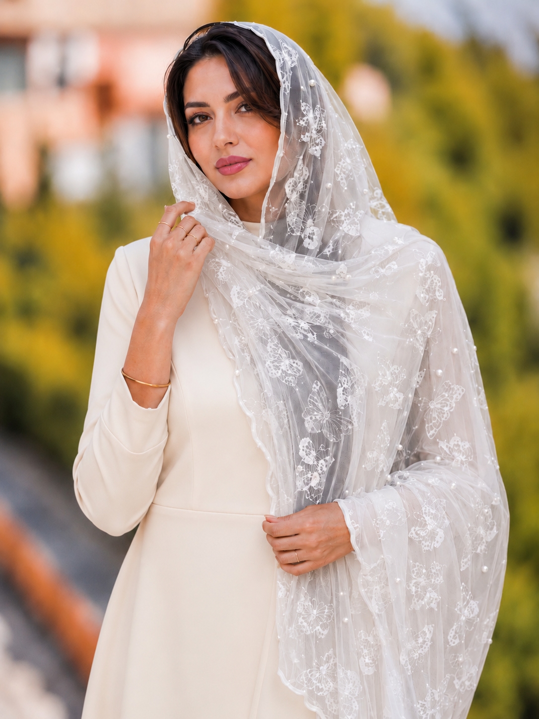 شال حریر مجلسی زنانه مروارید دار مدل پروانه