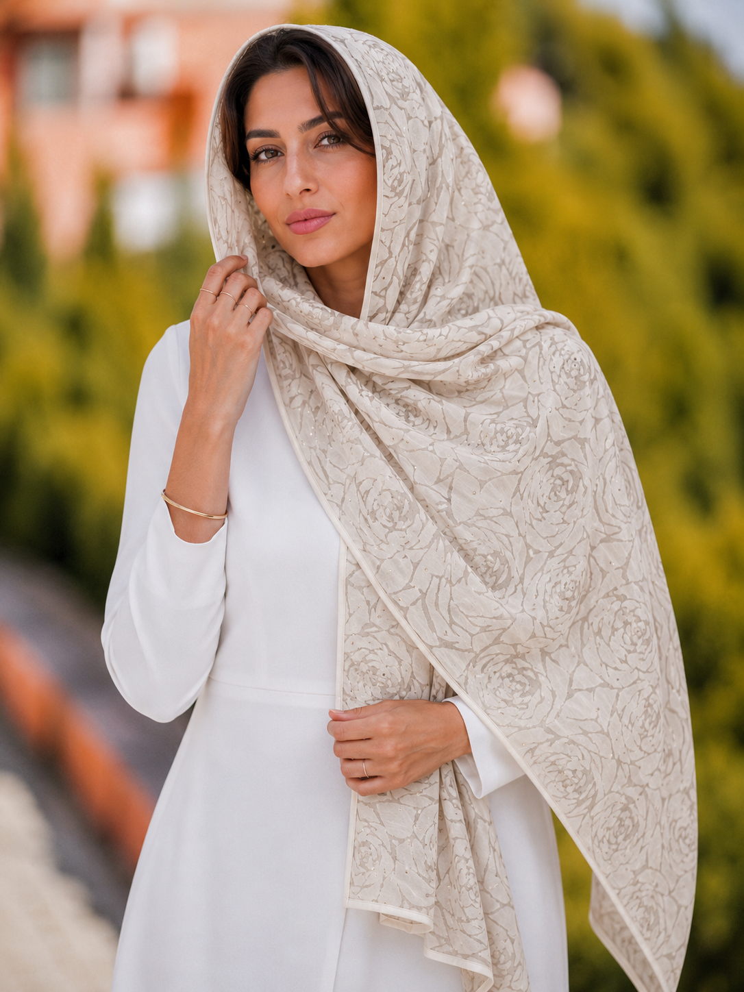 شال حریر ابریشم مجلسی زنانه نگین دوزی کرم