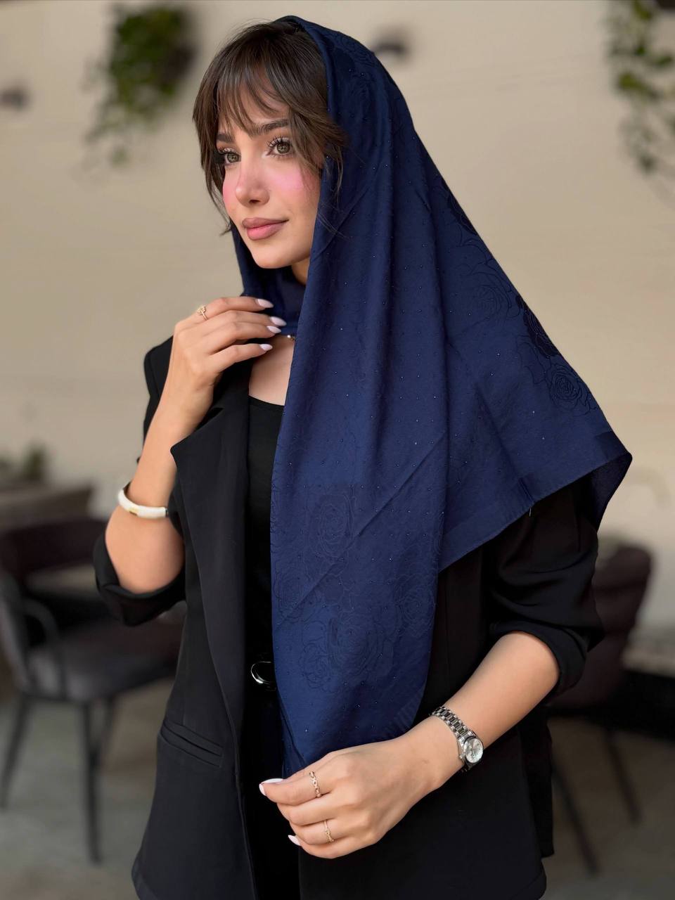 روسری ابریشم ژاکارد نگینی زنانه طرح گل شنل