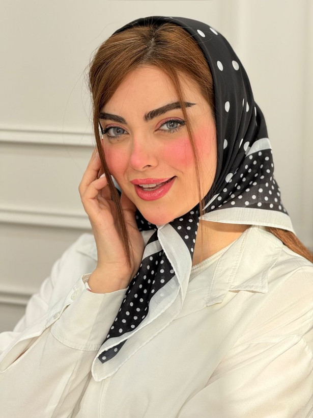 روسری سه گوش نخی توپی زنانه قواره ۹۰
