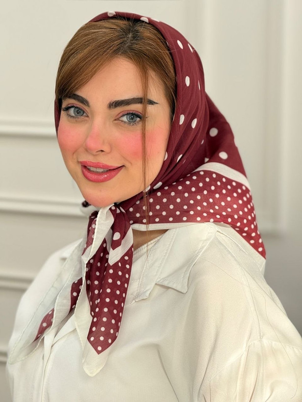 روسری سه گوش نخی توپی زنانه قواره ۹۰