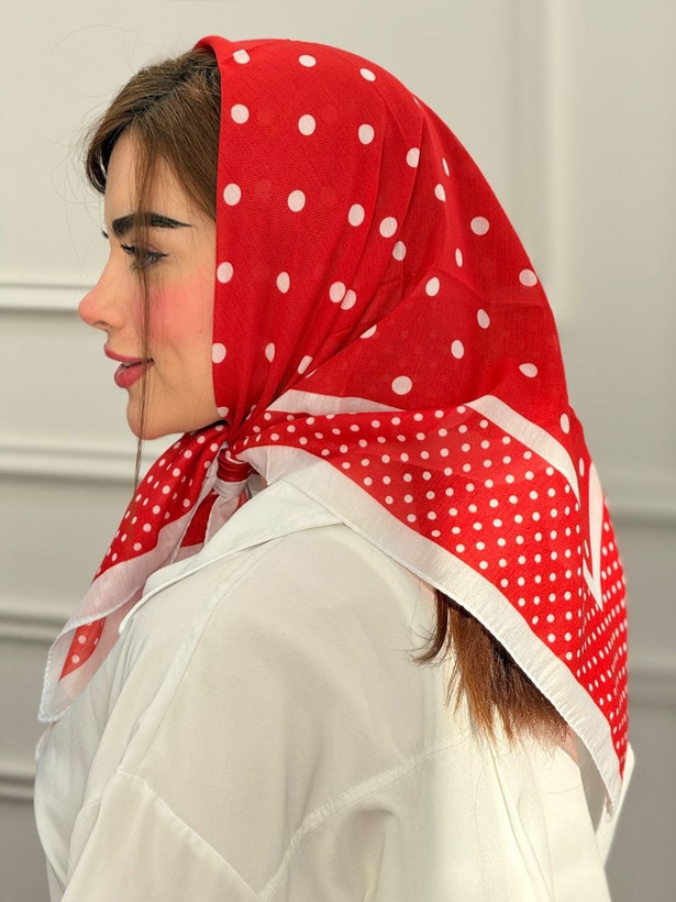 روسری سه گوش نخی توپی زنانه قواره ۹۰