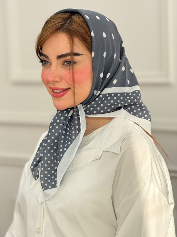 روسری سه گوش نخی توپی زنانه قواره ۹۰