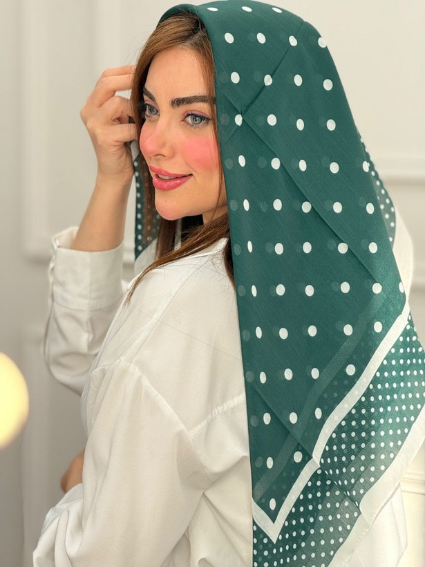 روسری سه گوش نخی توپی زنانه قواره ۹۰