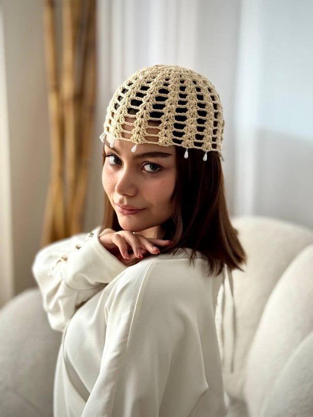 کلاه قلاب بافی مروارید دار مجلسی زنانه