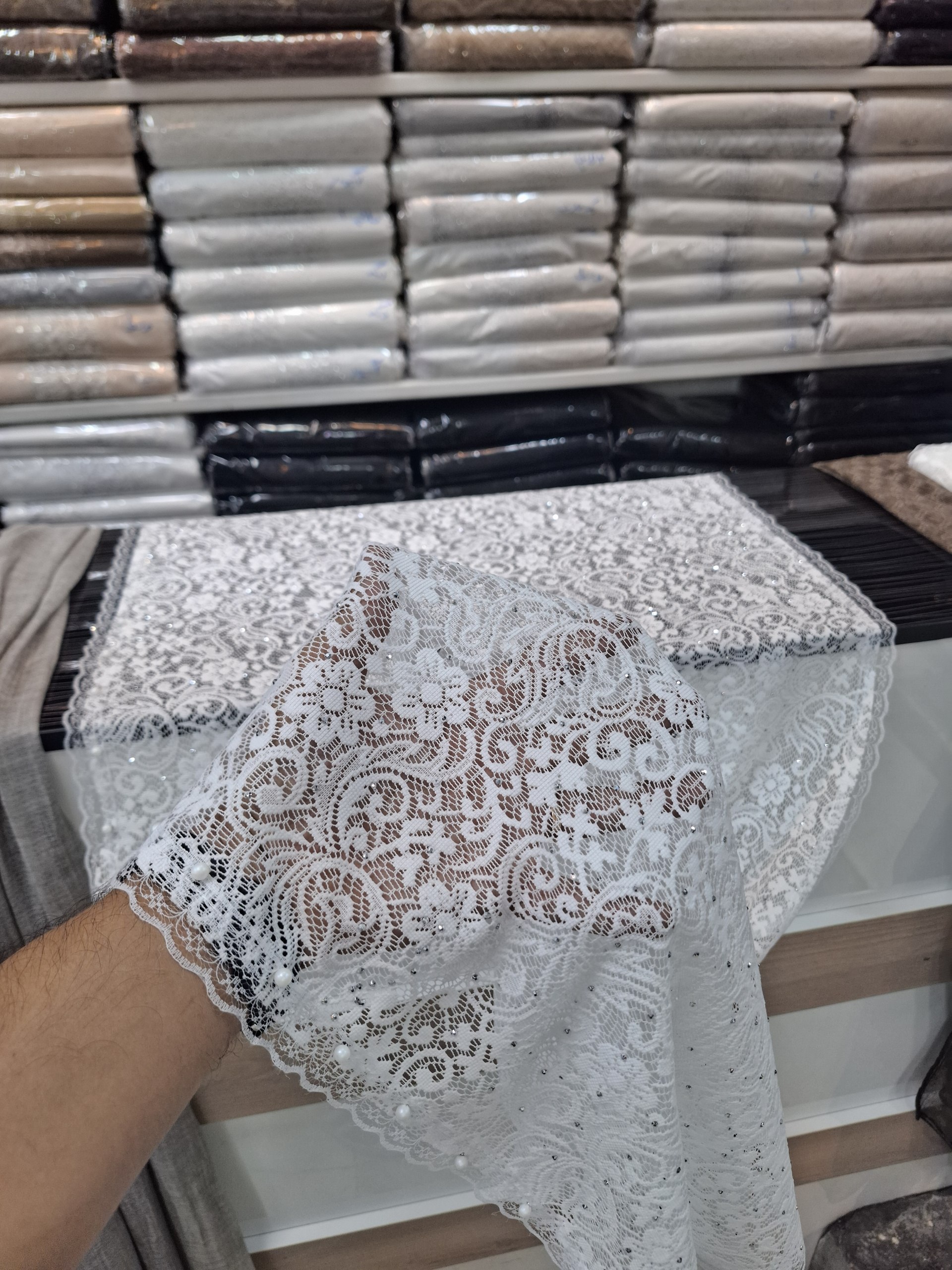 شال گیپور گلدار نگین کاری مرواریدی مجلسی زنانه